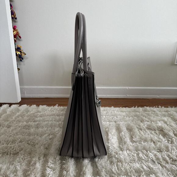 Micheal kors bag leather - Picture 4 of 8